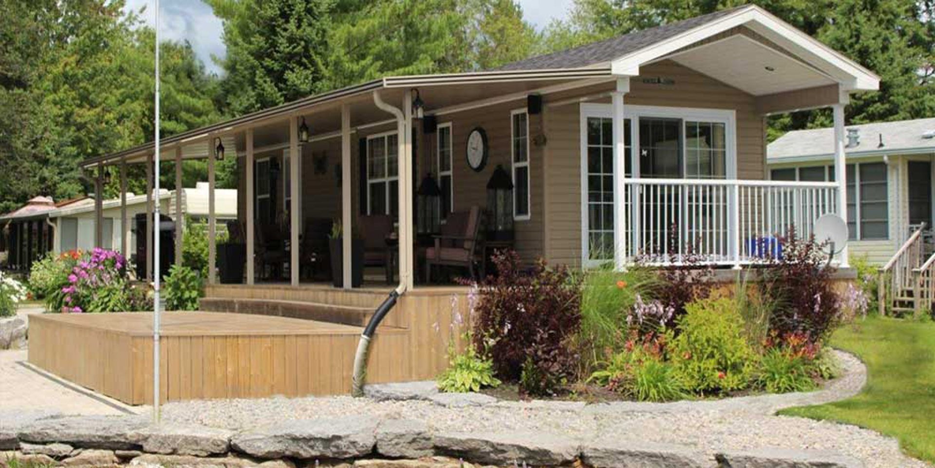 Landscaped seasonal site with deck